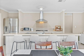 Relax by the Sea Modern Beach Home, Dawesville